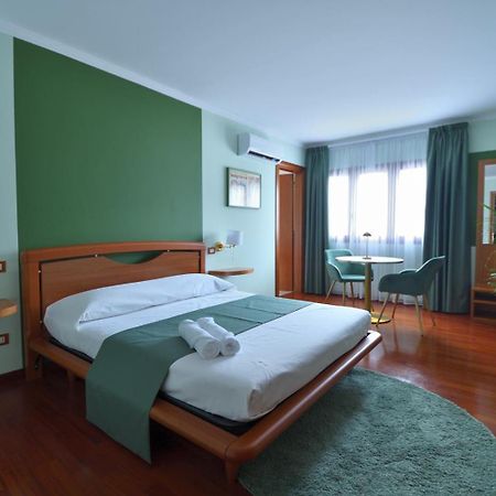 Le Cinema Bed & Breakfast Formia Bagian luar foto