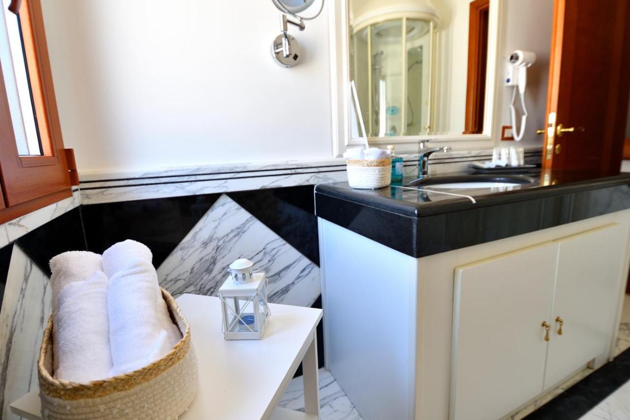 Le Cinema Bed & Breakfast Formia Bagian luar foto