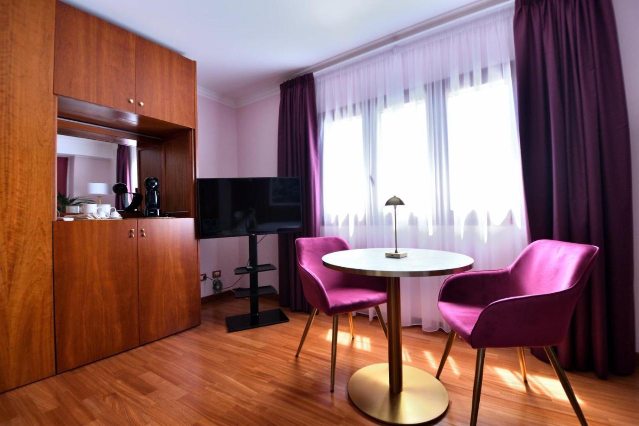 Le Cinema Bed & Breakfast Formia Bagian luar foto