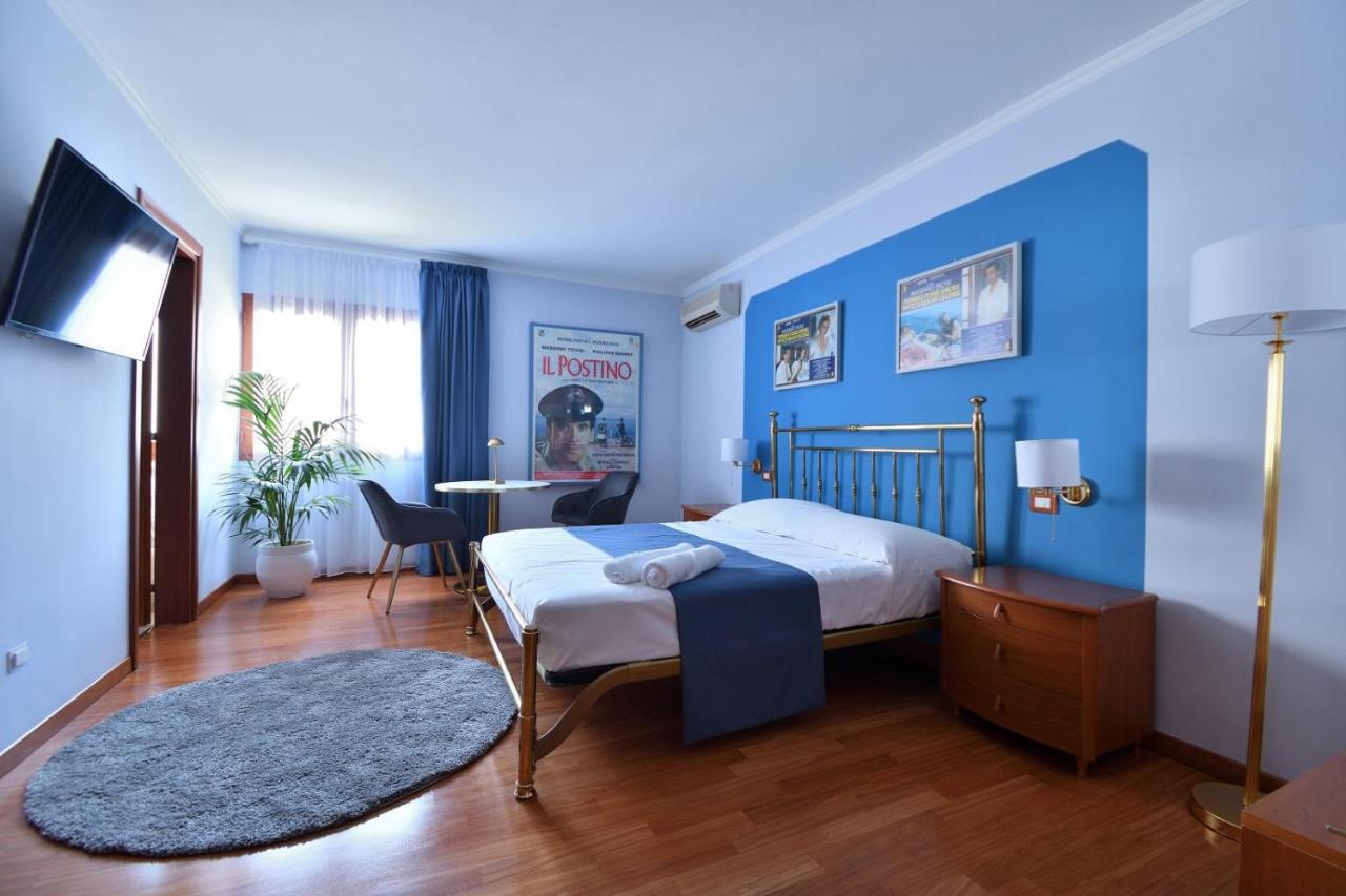 Le Cinema Bed & Breakfast Formia Bagian luar foto