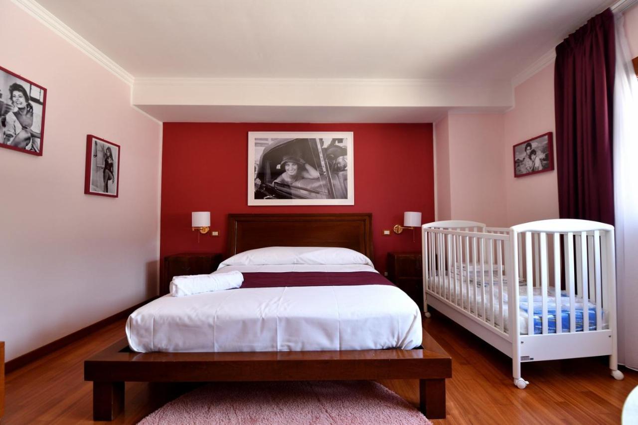 Le Cinema Bed & Breakfast Formia Bagian luar foto