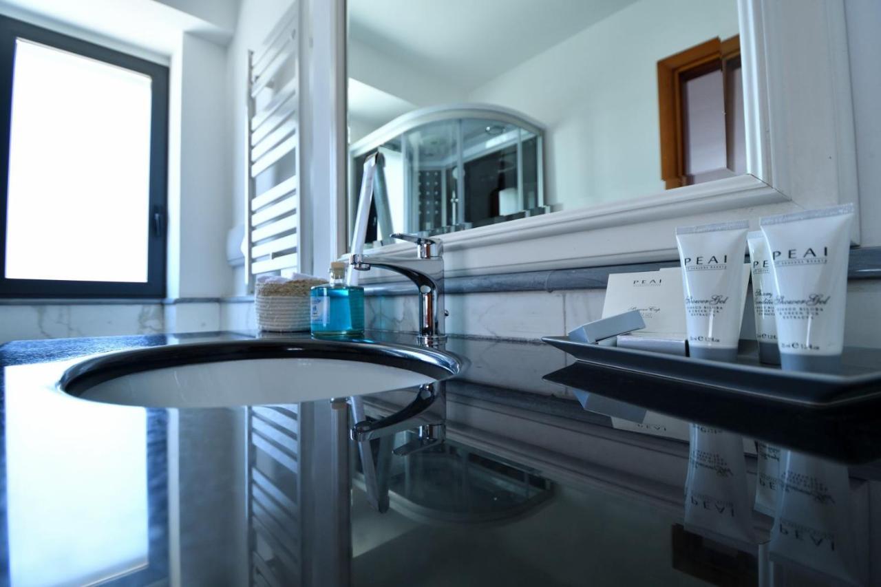 Le Cinema Bed & Breakfast Formia Bagian luar foto