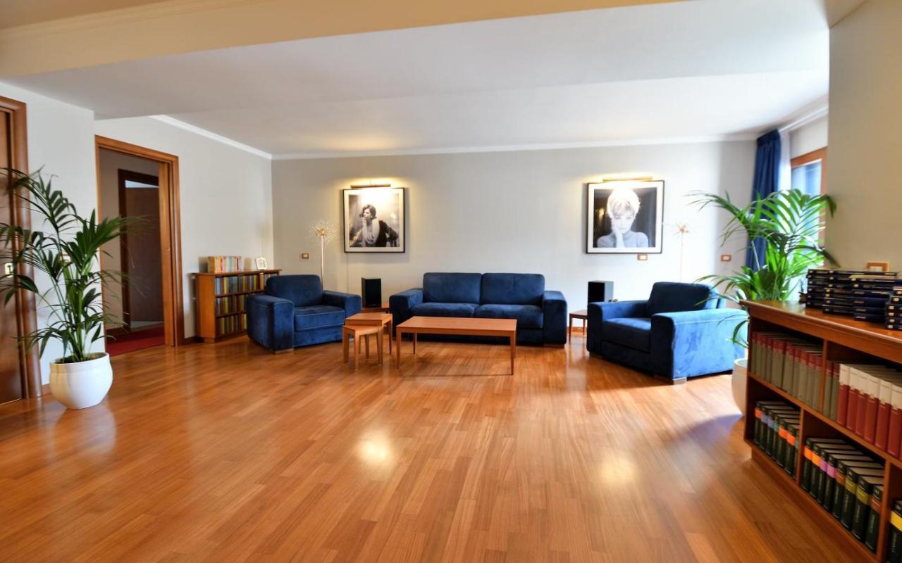 Le Cinema Bed & Breakfast Formia Bagian luar foto