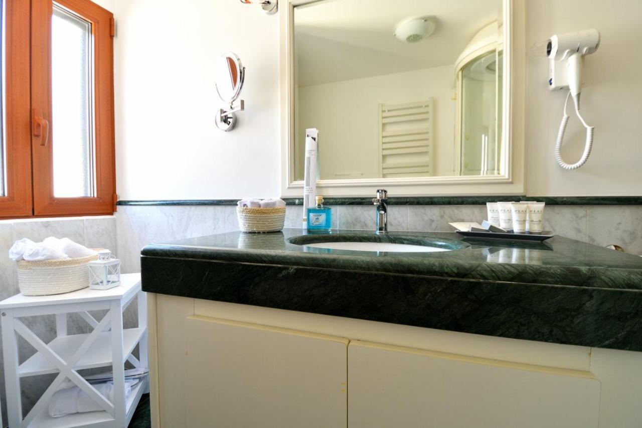 Le Cinema Bed & Breakfast Formia Bagian luar foto