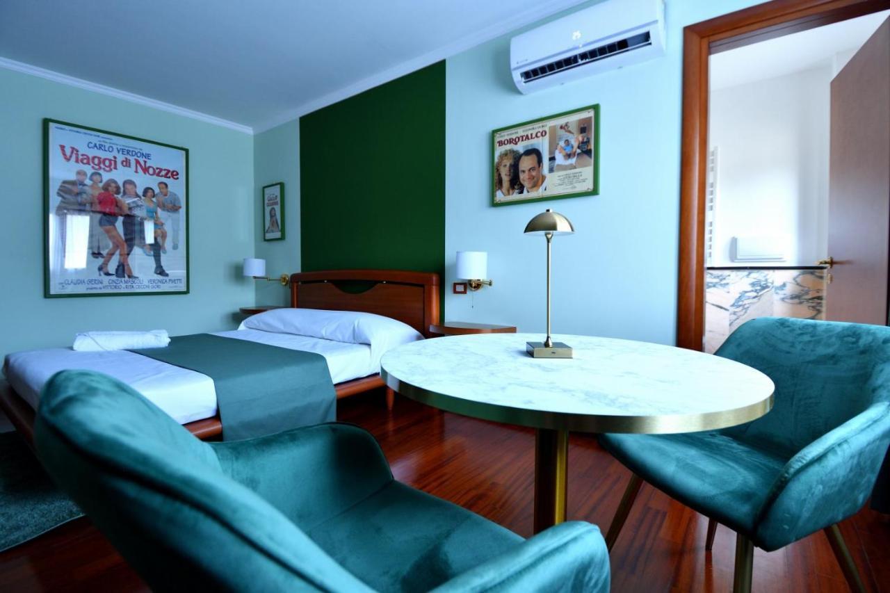 Le Cinema Bed & Breakfast Formia Bagian luar foto