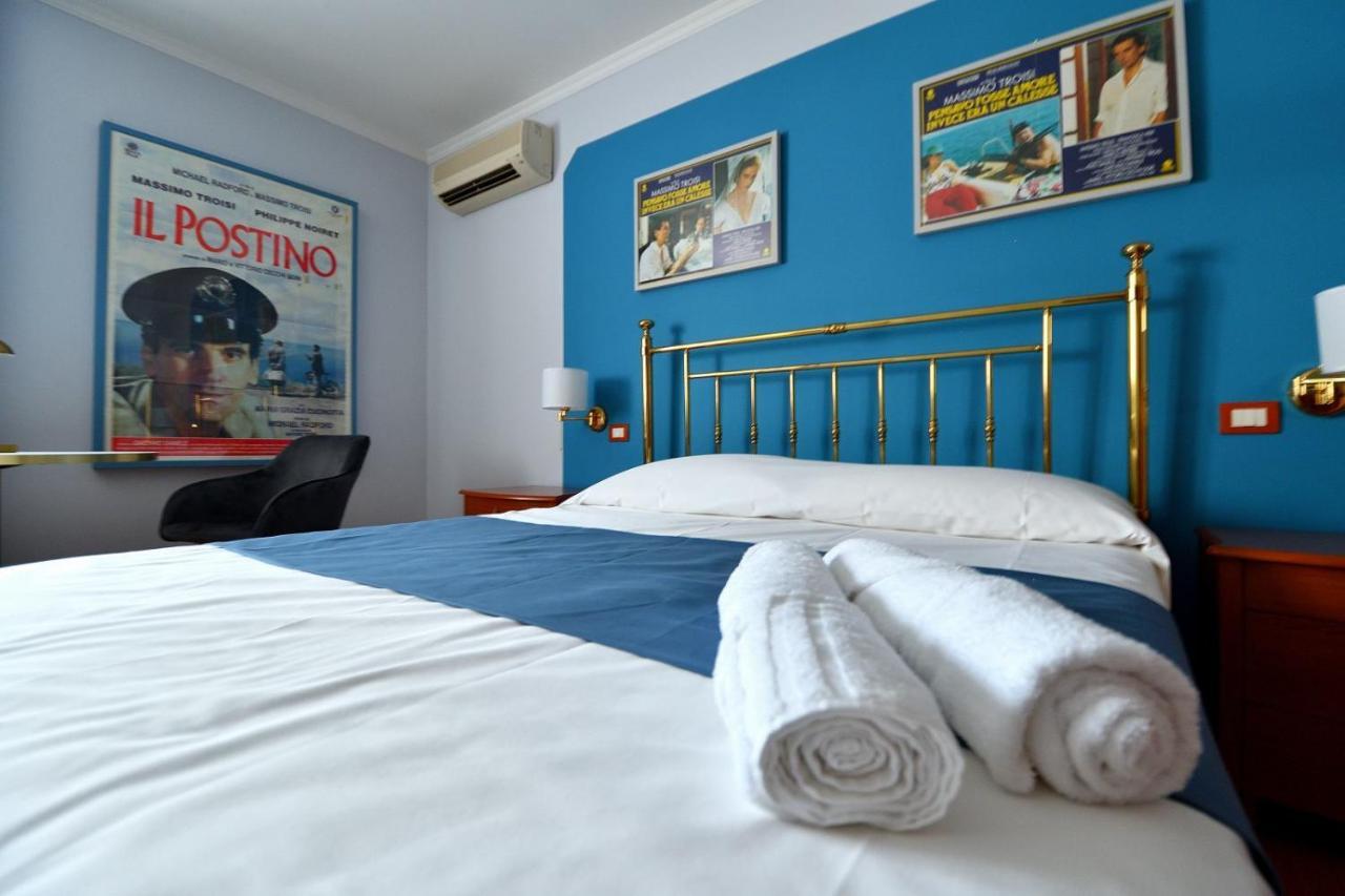 Le Cinema Bed & Breakfast Formia Bagian luar foto