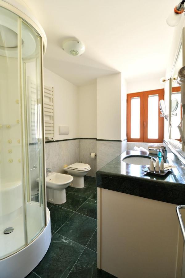 Le Cinema Bed & Breakfast Formia Bagian luar foto