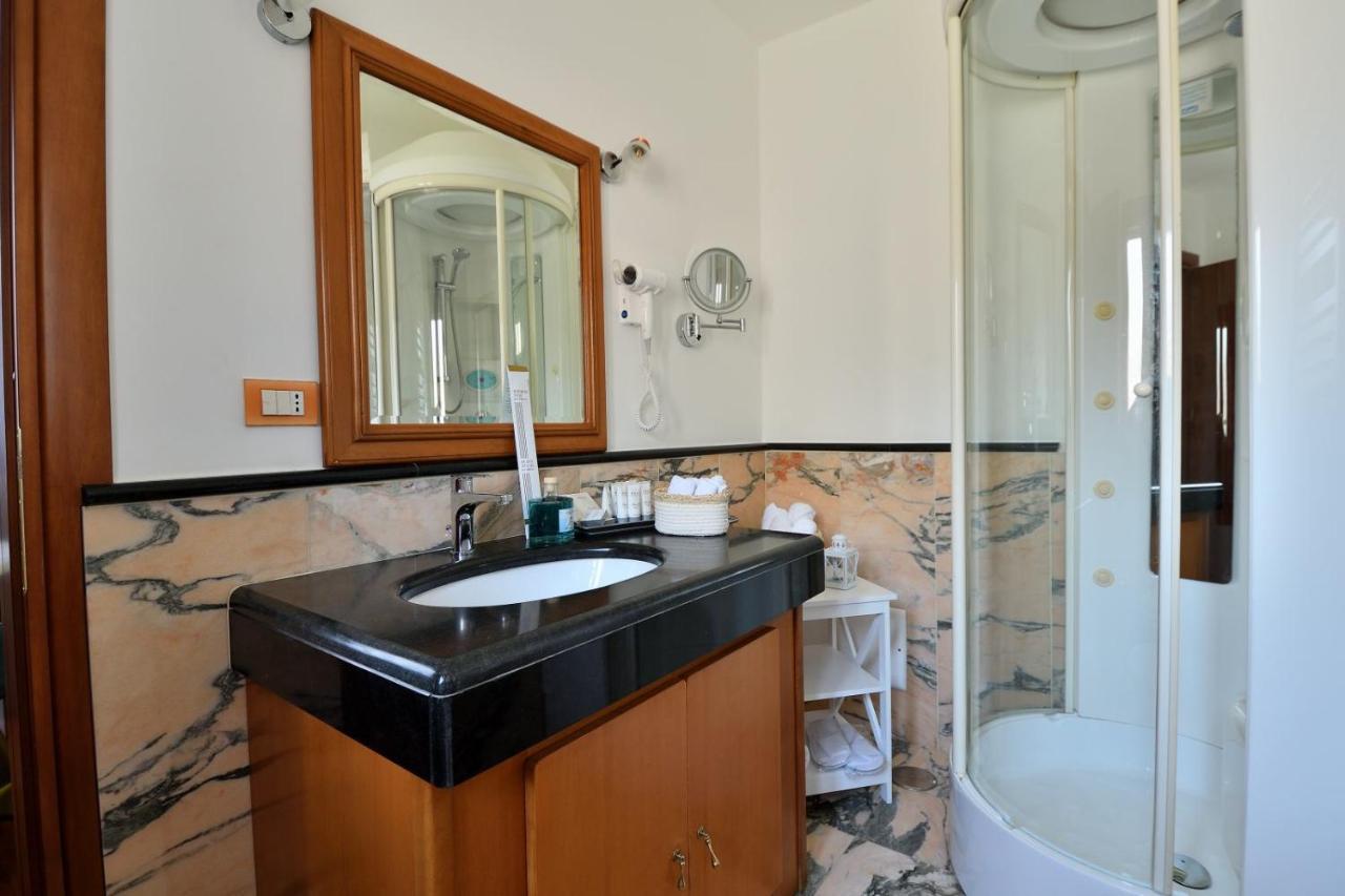 Le Cinema Bed & Breakfast Formia Bagian luar foto