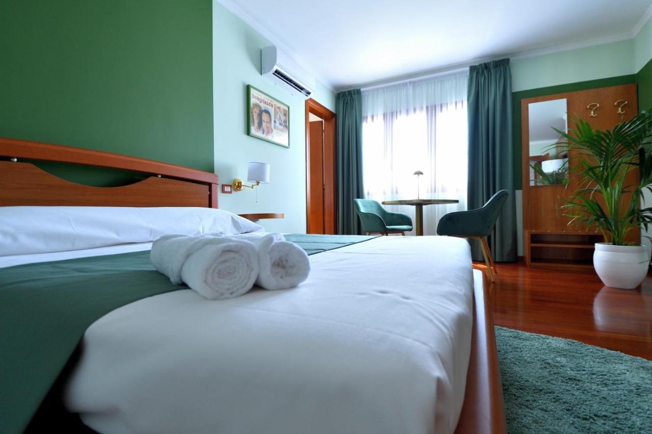 Le Cinema Bed & Breakfast Formia Bagian luar foto